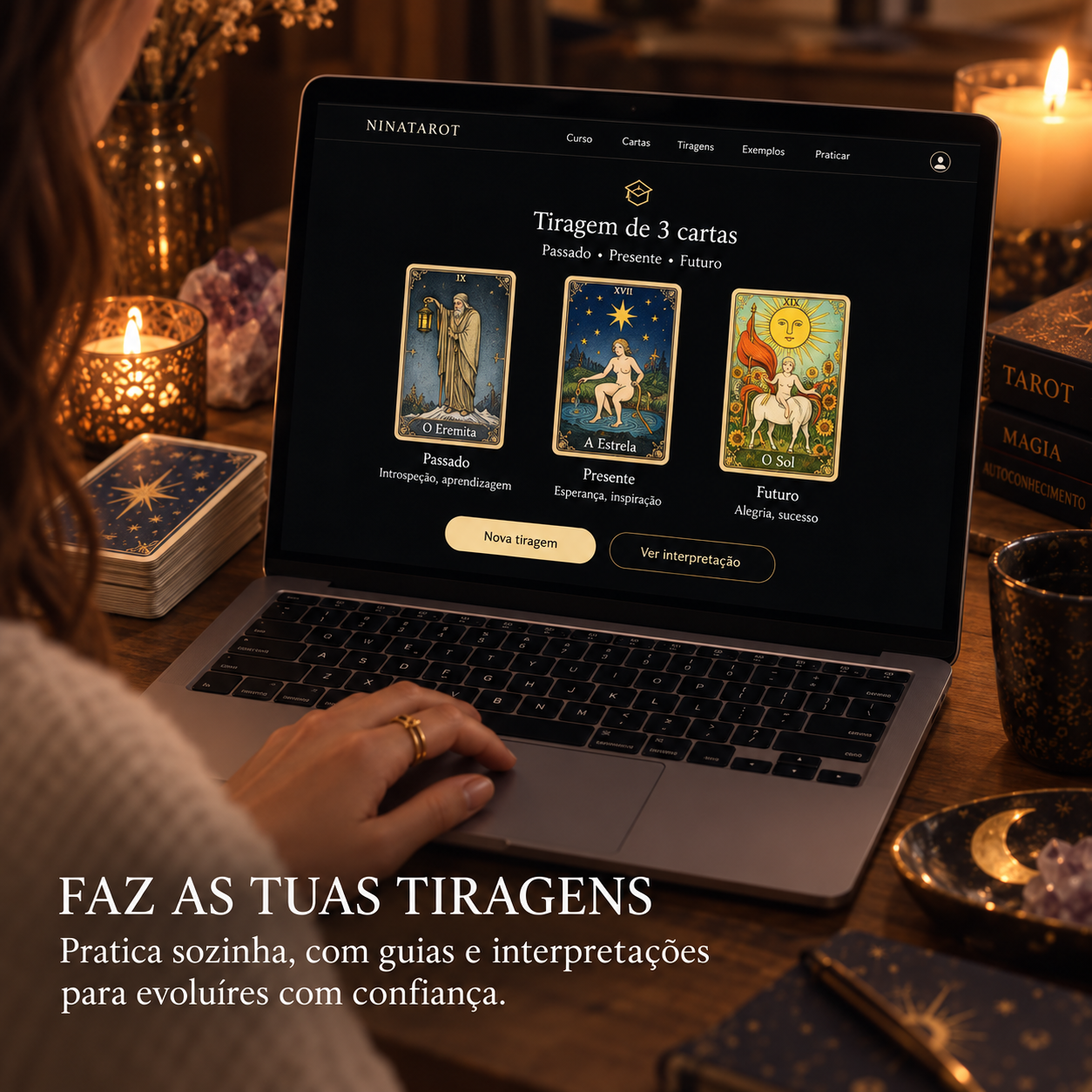 Tiragem de 3 cartas — Passado, Presente e Futuro — aberta no computador
